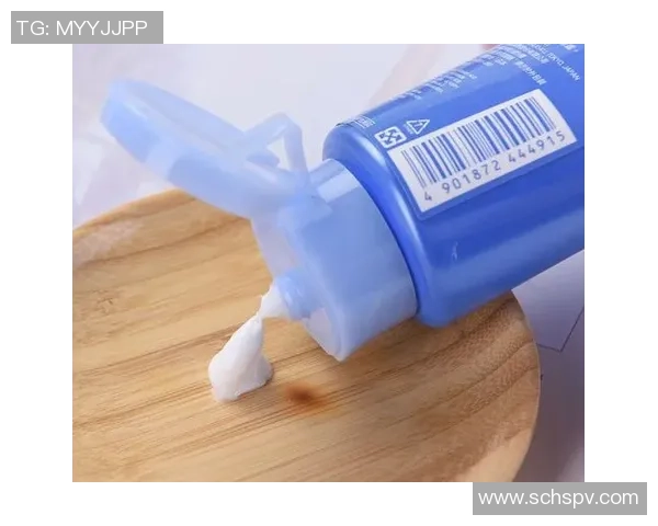 女生篮球鞋与平价洗面奶的完美搭配提升运动魅力与肌肤清洁体验